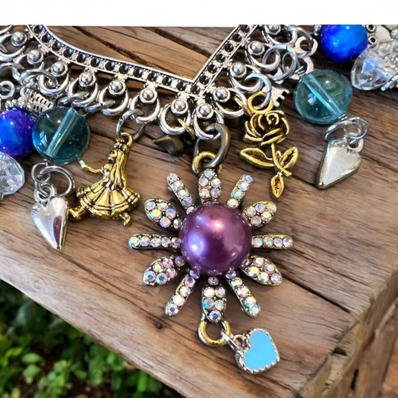 Cheshire Cat Alice in Wonderland charm necklace Vintage pieces gorgeous - Picture 12 of 17